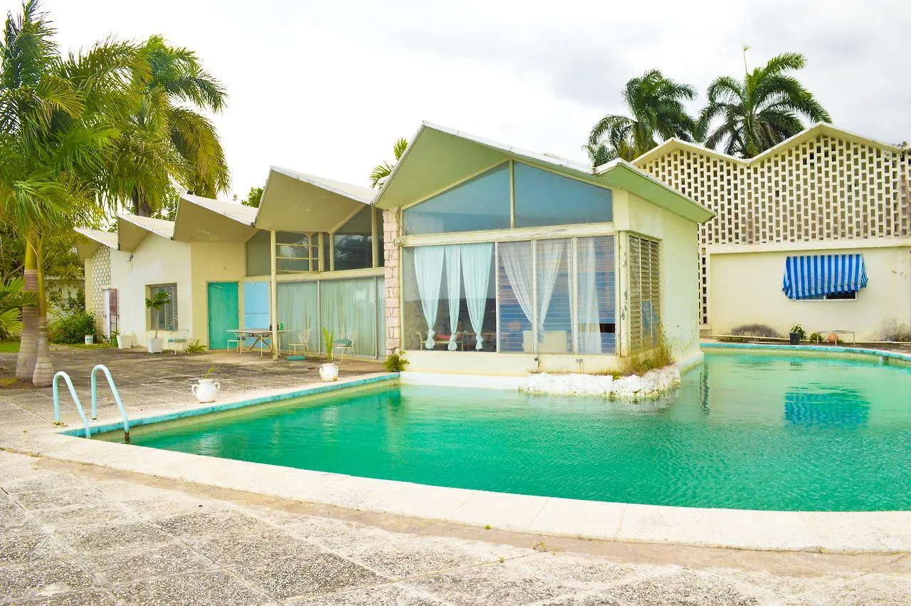 ** Hotel Sahara Dela Mer Inn Montego Bay Jamaica